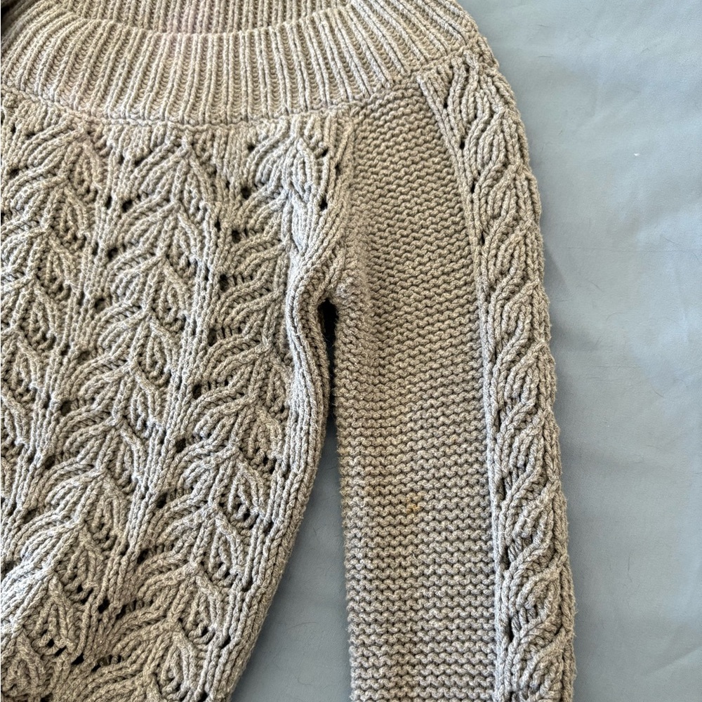 Cachè Luxe Gray Open Knit  Scalloped Sweater Size Snall - Picture 8 of 14